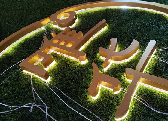 龙胜门头上的发光字你选对了吗？